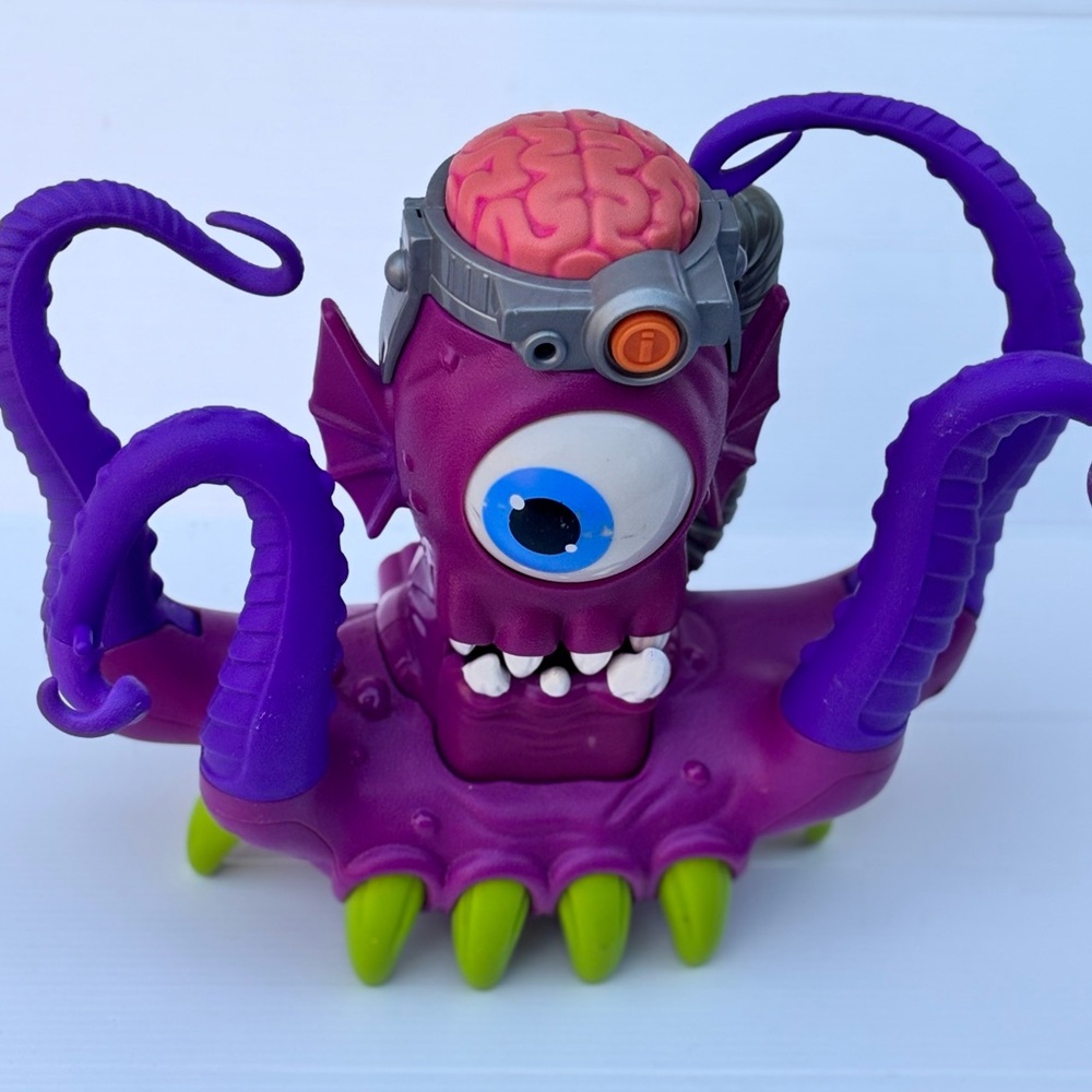 Monsters vs Aliens Brain Squid 2009 Playset Lights Sounds
